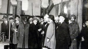 Le deuxième Calife de la Communauté Ahmadiyya visitant la mosquée de Paris