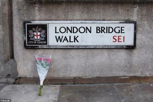 Deux personnes ont perdu la vie dans une attaque au couteau survenue vendredi 29 novembre sur le London Bridge à Londres.