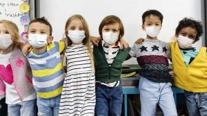 En raison de la pandémie du Covid-19, le port du masque est obligatoire dans certaines écoles.